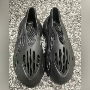 Mens 10.5 Foam runners